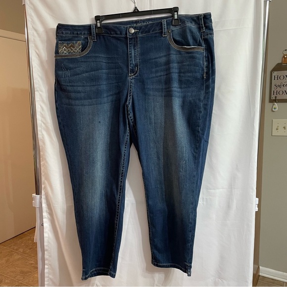 Lane Bryant 24 Dark Wash Capris Embroidered Summer Resort Pockets - Picture 1 of 6